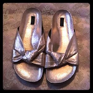 GILI Knotted Strap Sandal Metallic Rose- Sz 9 Used